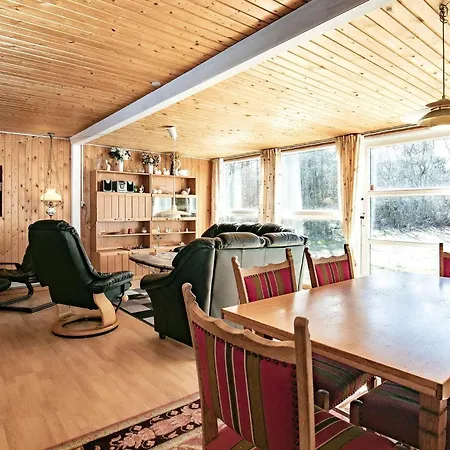 6 Person In Hurup Thy-by Traum *