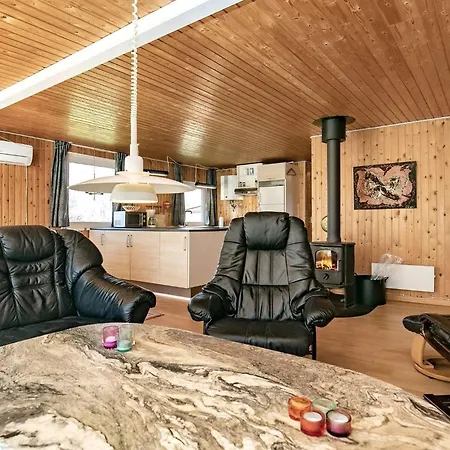 6 Person In Hurup Thy-by Traum